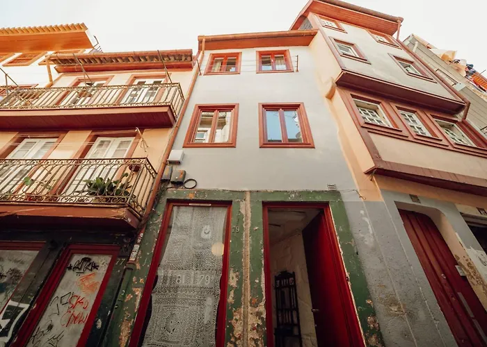 Charming Tiny House By Hosty Porto