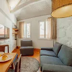 Apartment Clerigos Tiny House By Hosty Porto