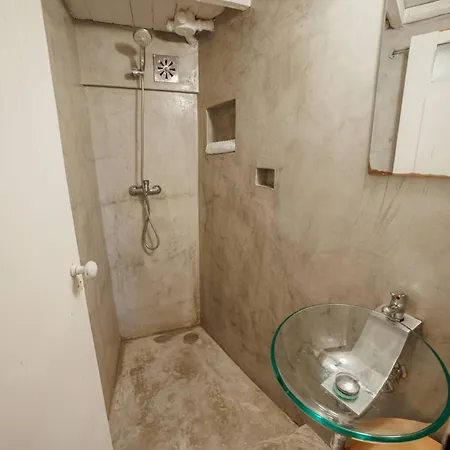 Charming Tiny House By Hosty